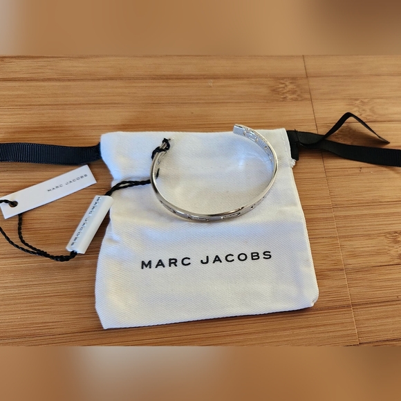 NWT Marc Jacobs Silver Tone Bangle. - Picture 3 of 8